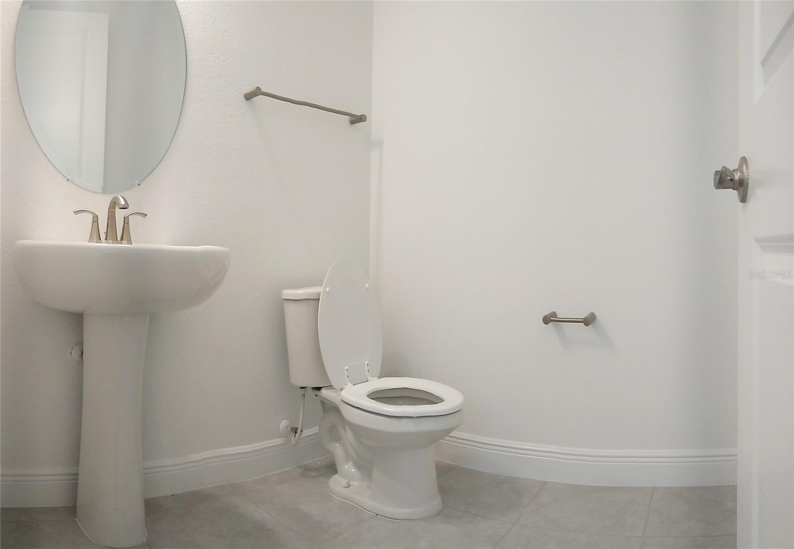 Powder room (1st floor)