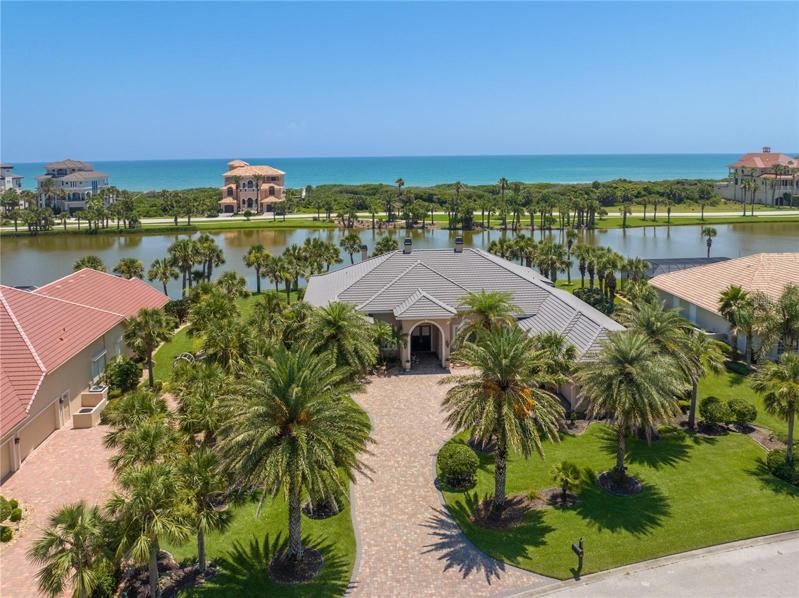 Ideal location overlooking Lake San Gabriel & Short Walk to the Beach