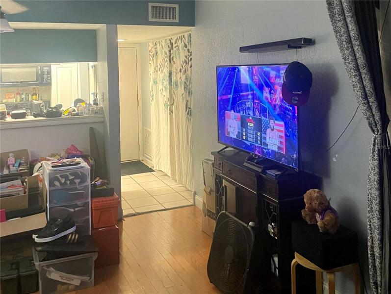 LIVINGROOM