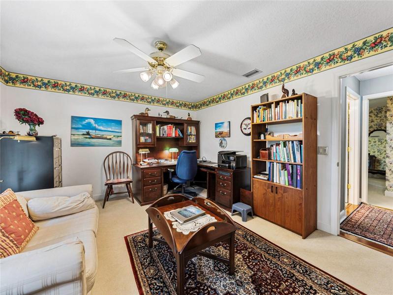 Bedroom 2/office
