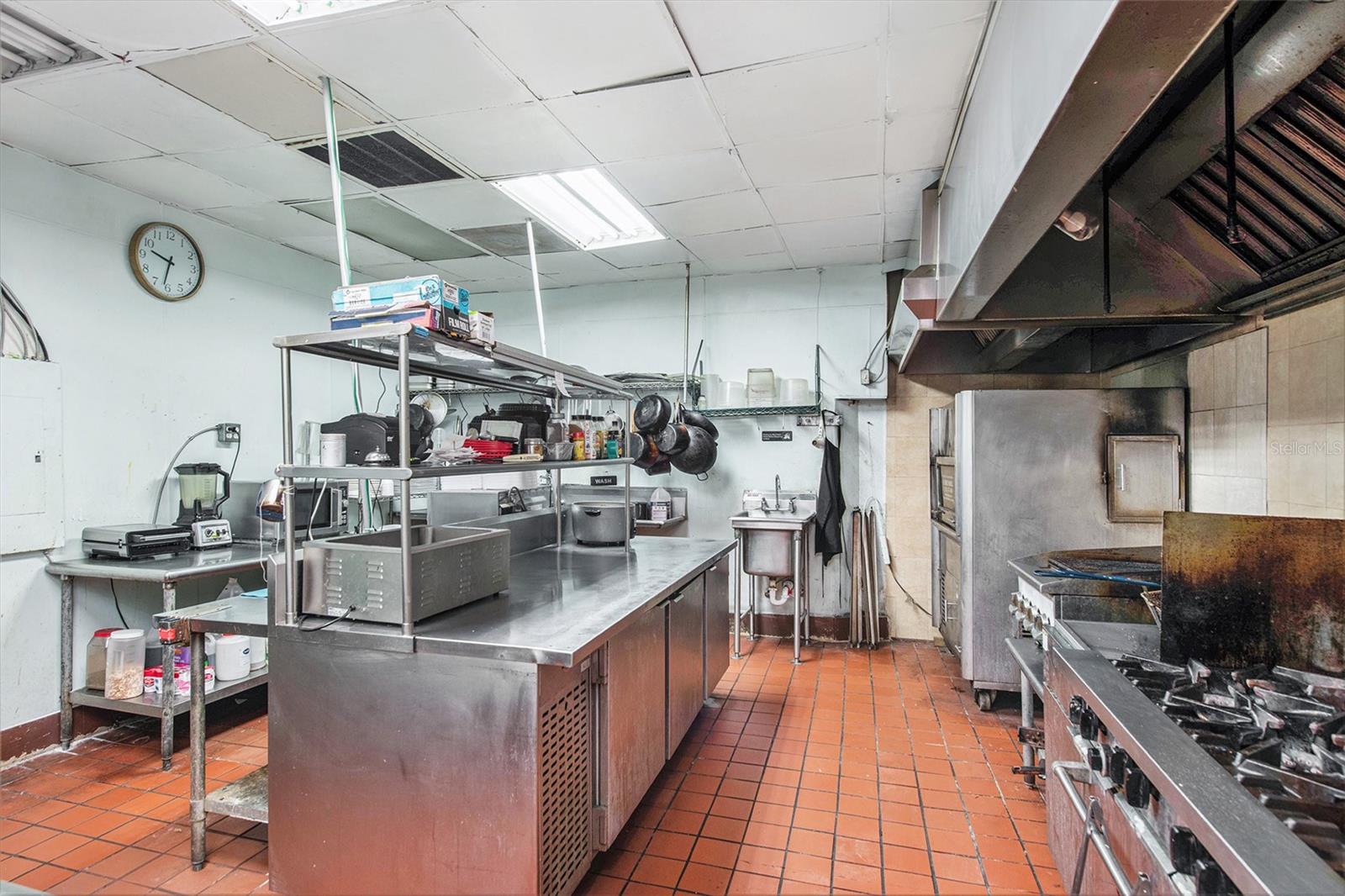 2047 E Fowler Avenue, Tampa, Florida 33612, ,Business Opportunity,For Sale,FOWLER,T3456374