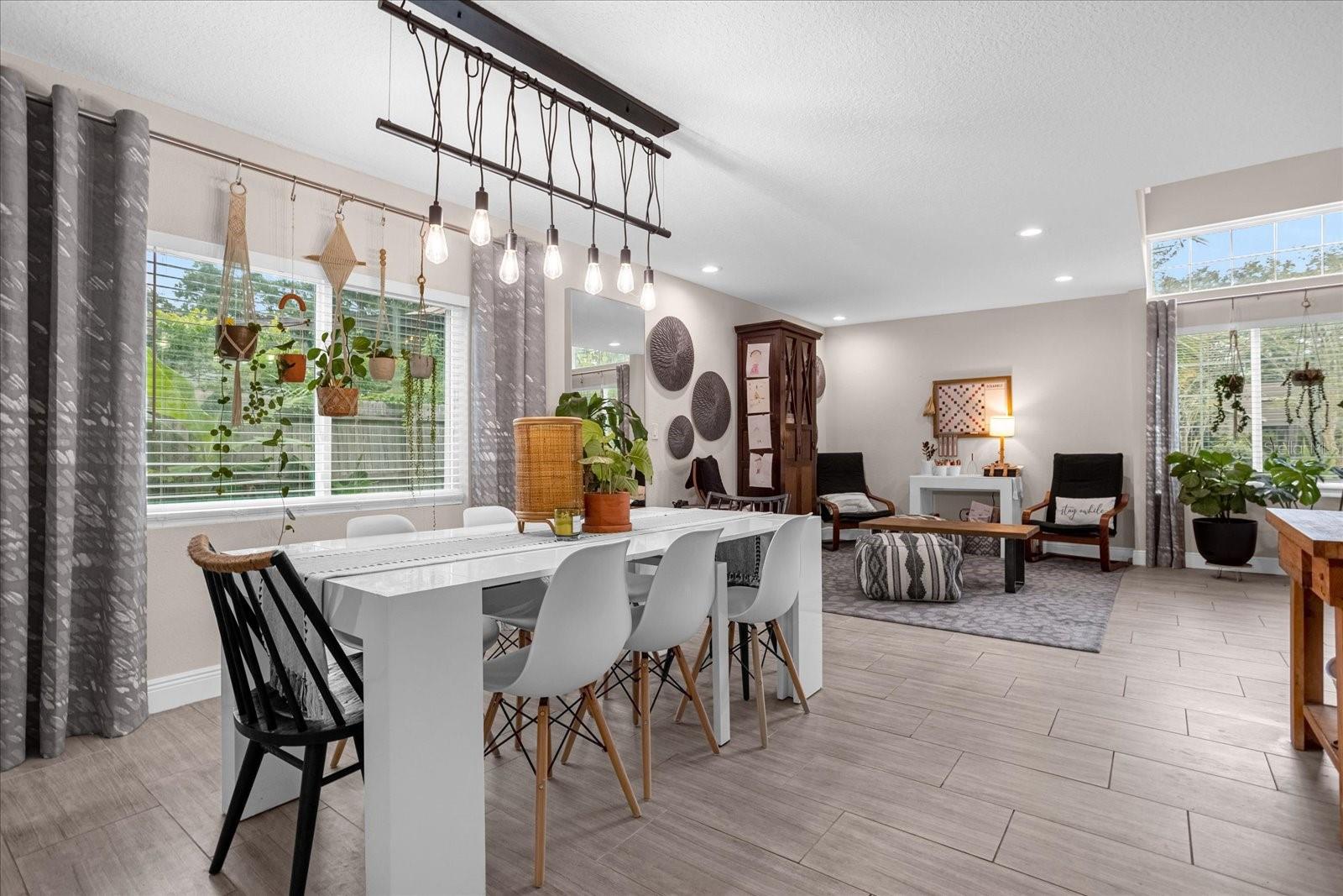 904 Gazell Trail, Winter Springs, Florida 32708, 4 Bedrooms Bedrooms, ,4 BathroomsBathrooms,Residential,For Sale,GAZELL,O6123231
