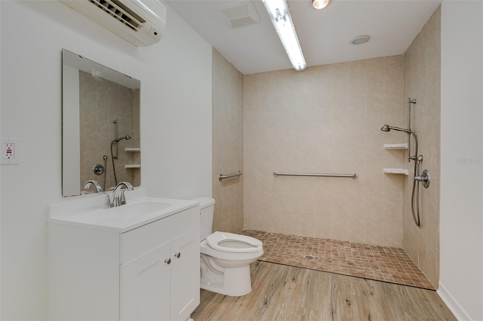 BR4/MIL/Office accessible Onsuite