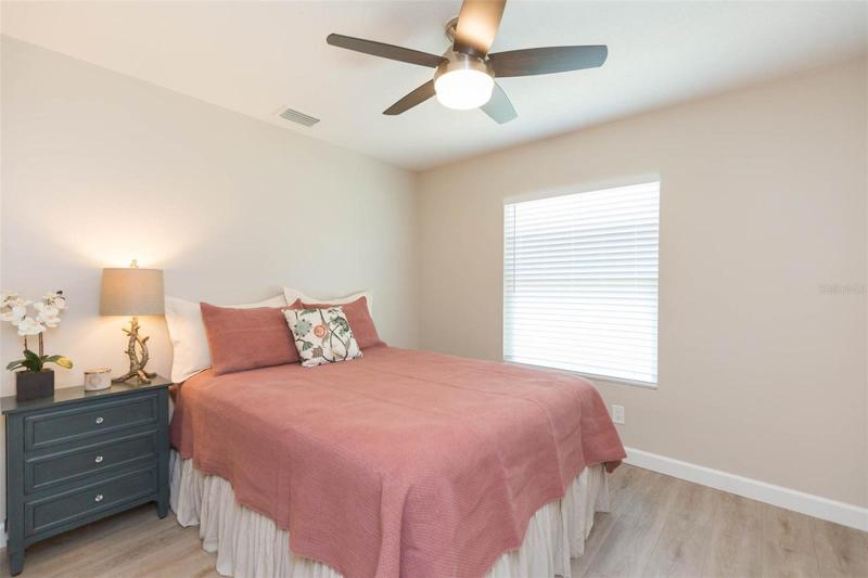 Middle bedroom
