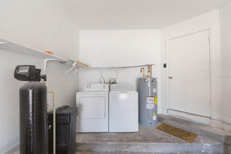 Washer/Dryer in garage, softener just serviced