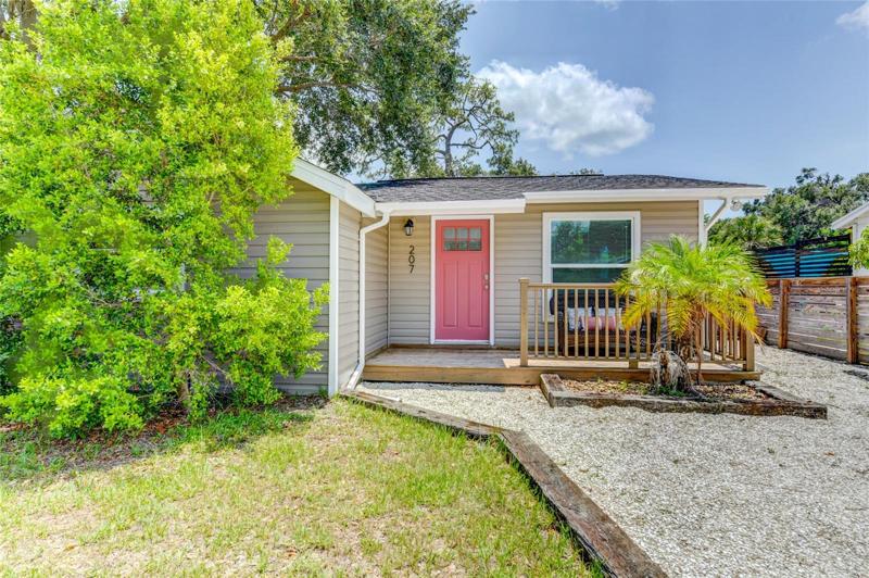 Welcome to 207 Palmetto Rd. W home