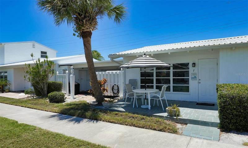 Idyllic Villa in this beachfront community