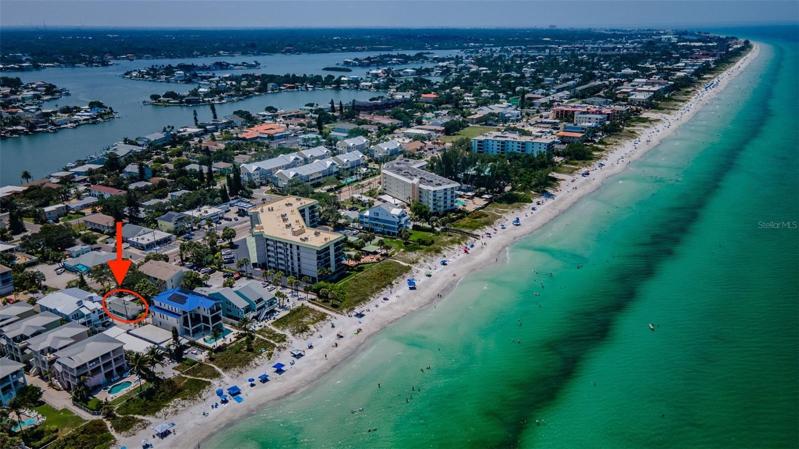 One block from Indian Rocks Beach, literal STEPS from public access to the beach!