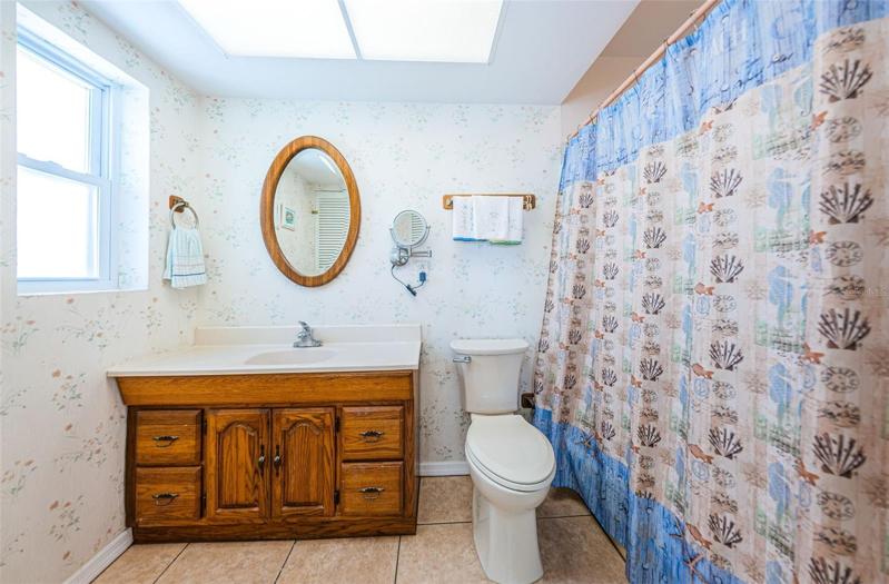 Master ensuite bathroom.
