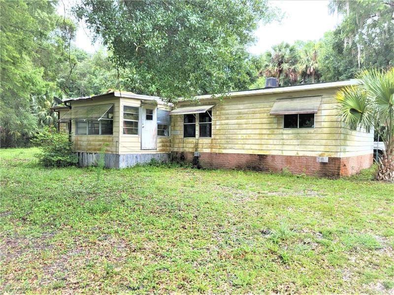 FRONT OF MOBILE HOME