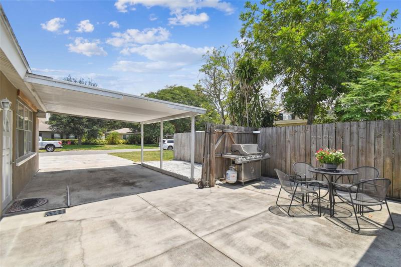 plenty of parking/ entertaining space