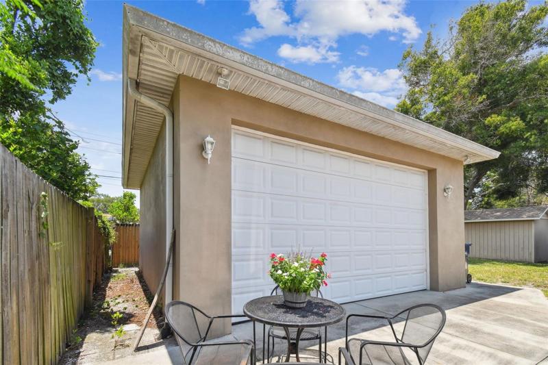 detached garage