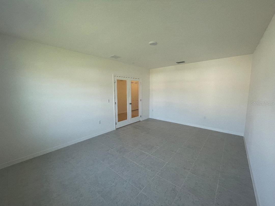 Flex room off entrance