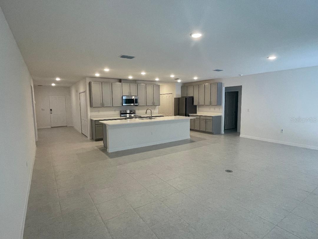 Great room/dining room facing kitchen