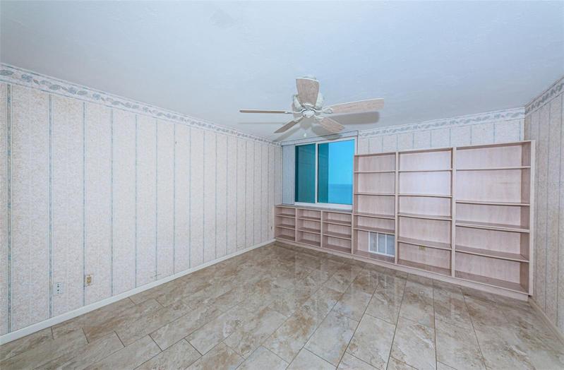 2nd Bedroom with Direct Gulf front View!