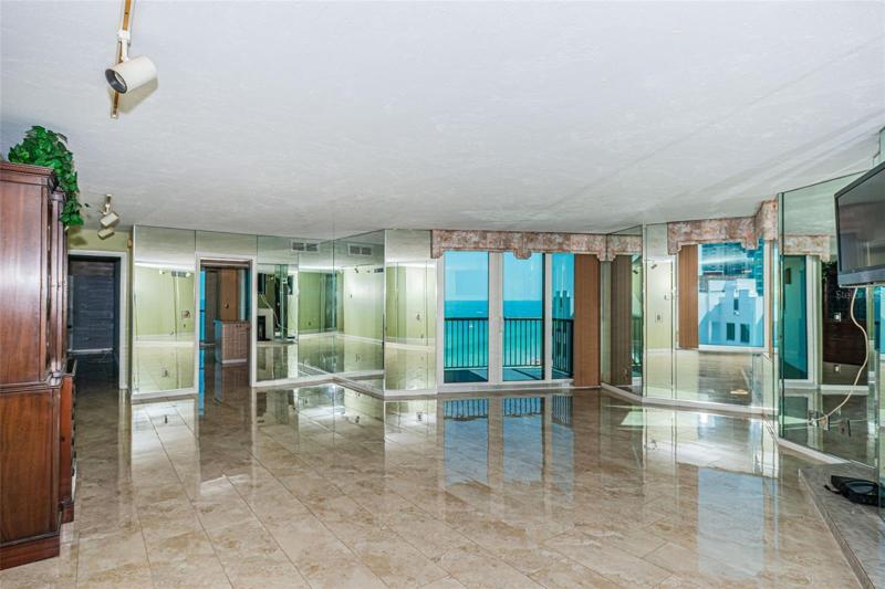 Foyer coming into the unit
