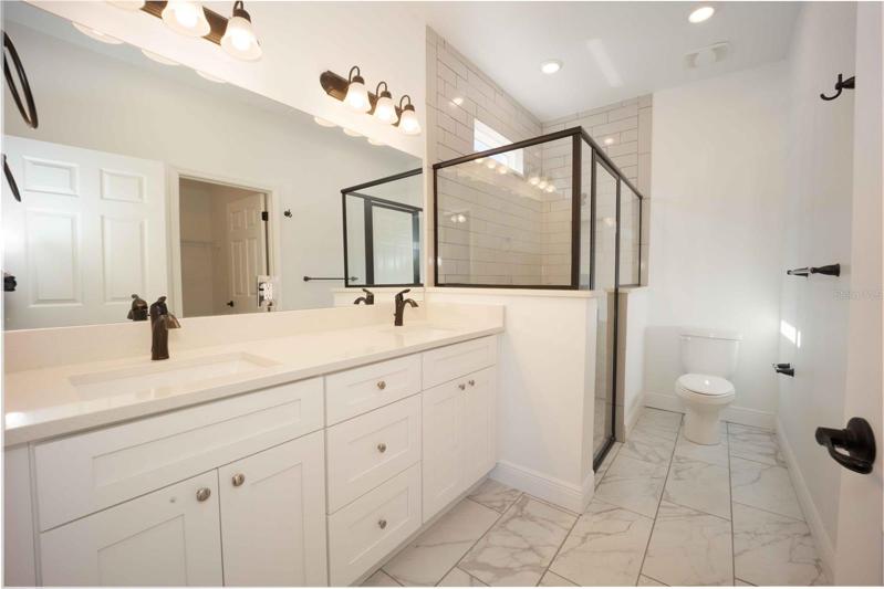 Main En Suite