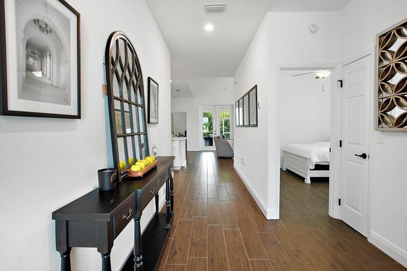 Entry Way Example Decor