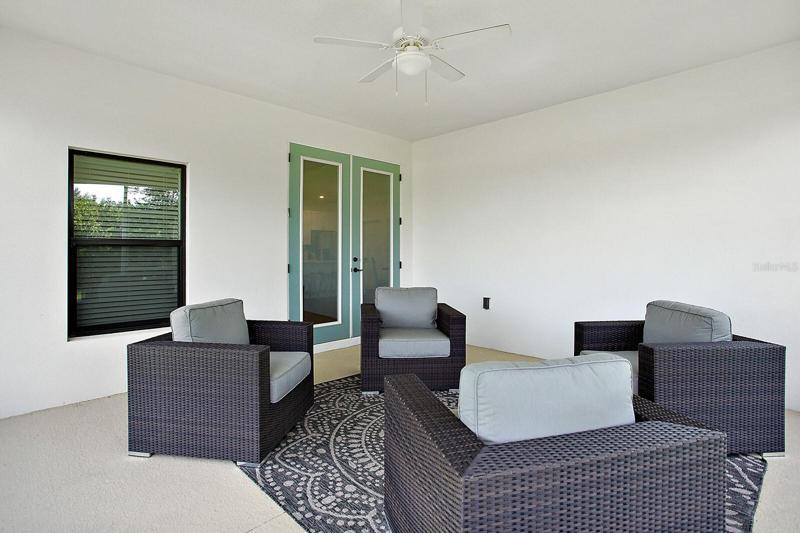 Lanai Sample decor