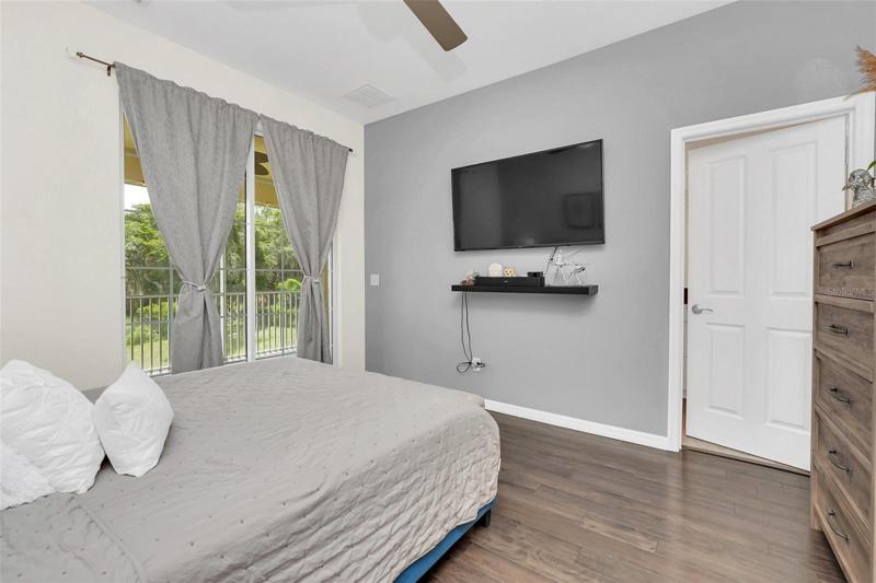 OWNER'S SUITE BEDROOM
