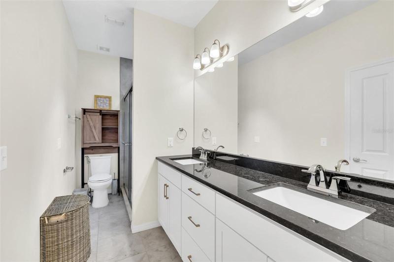 OWNER'S SUITE BATHROOM