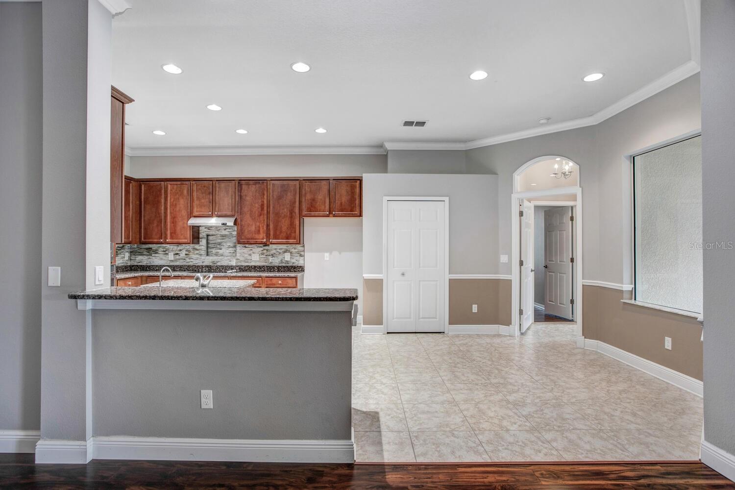 Kitchen &amp; Breakfast Nook