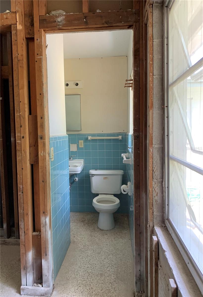 Bathroom 2 entrance.