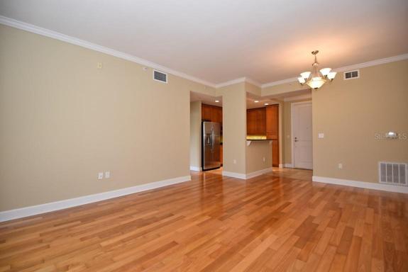 Living + Dining Area Picture without furniture Pic 1