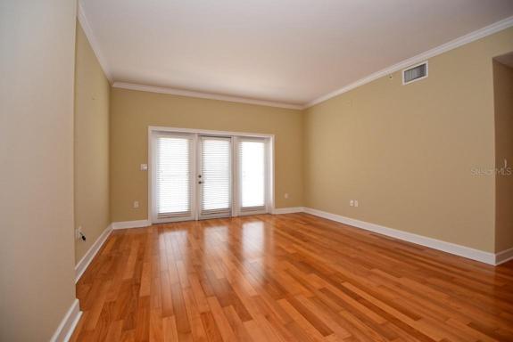 Living Room Picture without furniture Pic 1