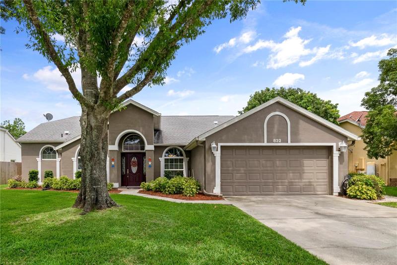 Updated **POOL HOME** in Waterford Lakes with a NEW A/C 2022, upgraded kitchen, SPLIT FLOOR PLAN and more!