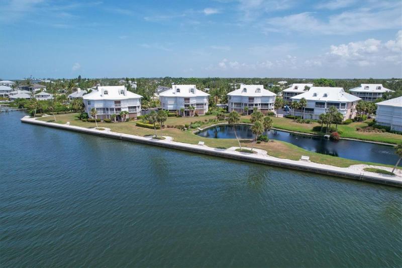 Perfectly situated overlooking the lake & Intracoastal
