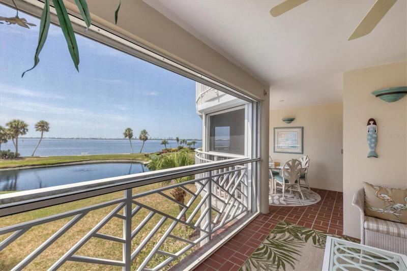 Lanai views overlook the lake & Intracoastal
