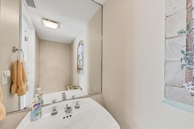 1/2 Bath
