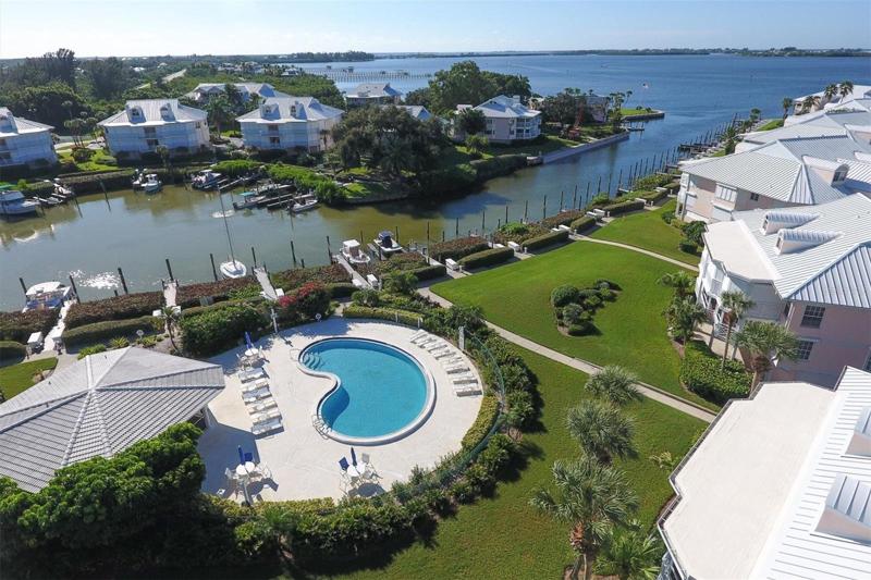 2nd Clubhouse & pool overlook marina