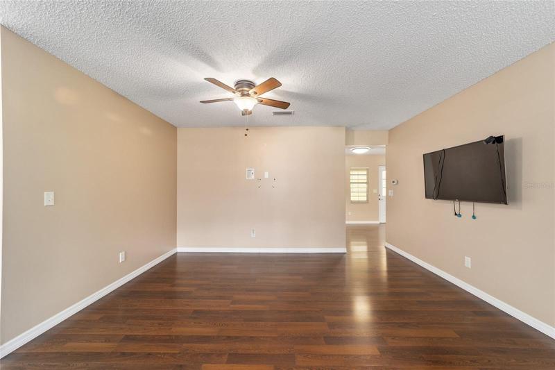 Living room/dining room