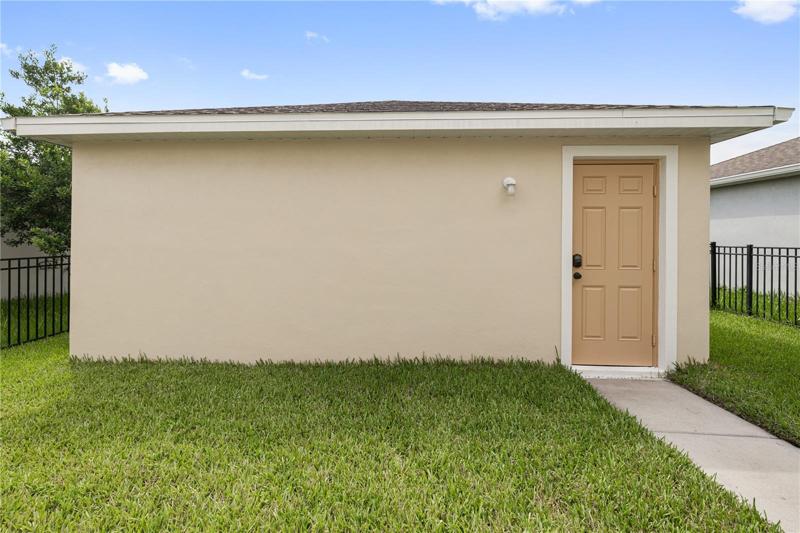Detached Garage