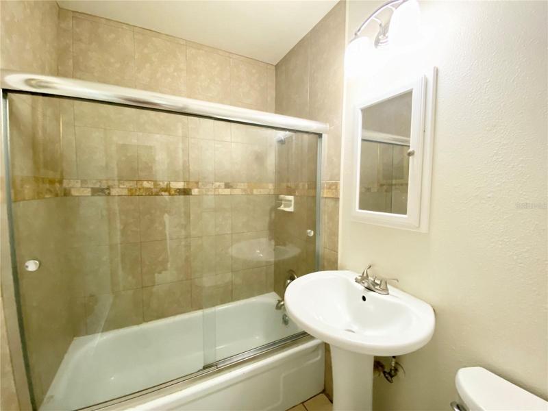 B5771 Bathroom