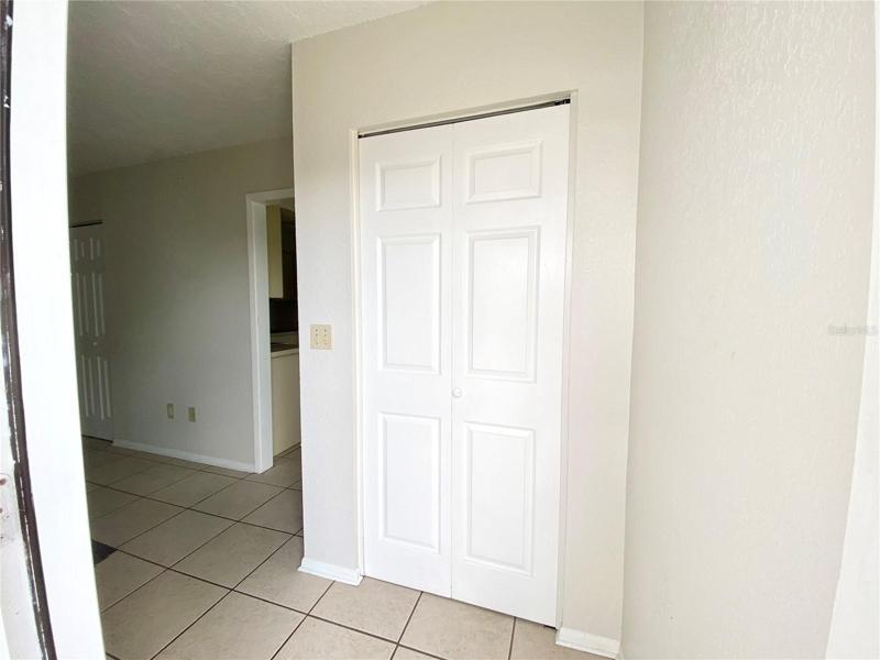 5771 Foyer