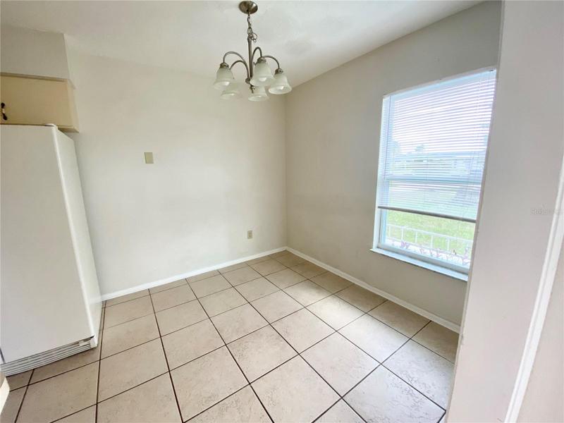 5771 Eat in Kitchen breakfast nook