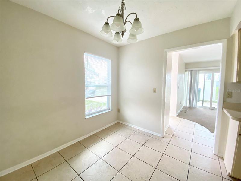 5771 Breakfast nook