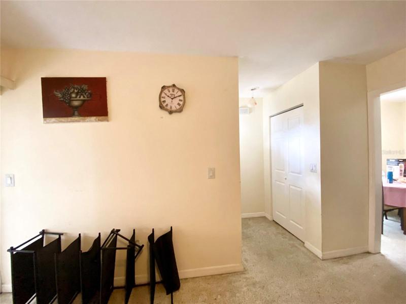 5775 Living room, to the left sliding glass doors to the screened in patio, center foyer with a coat closet, right entry to the eat in kitchen.