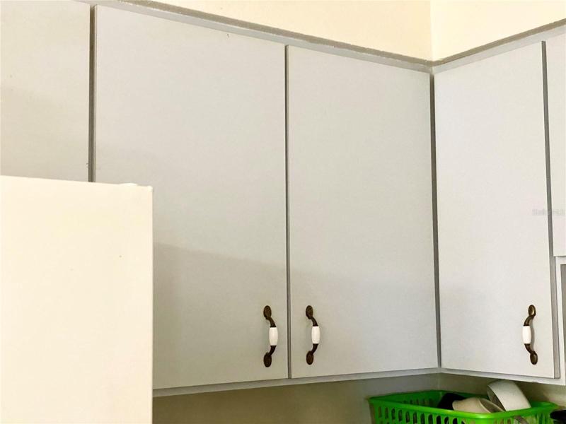 5775 Kitchen cabinets