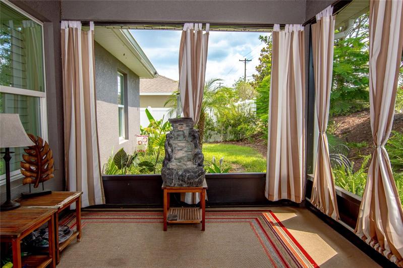 Screened in covered back porch!