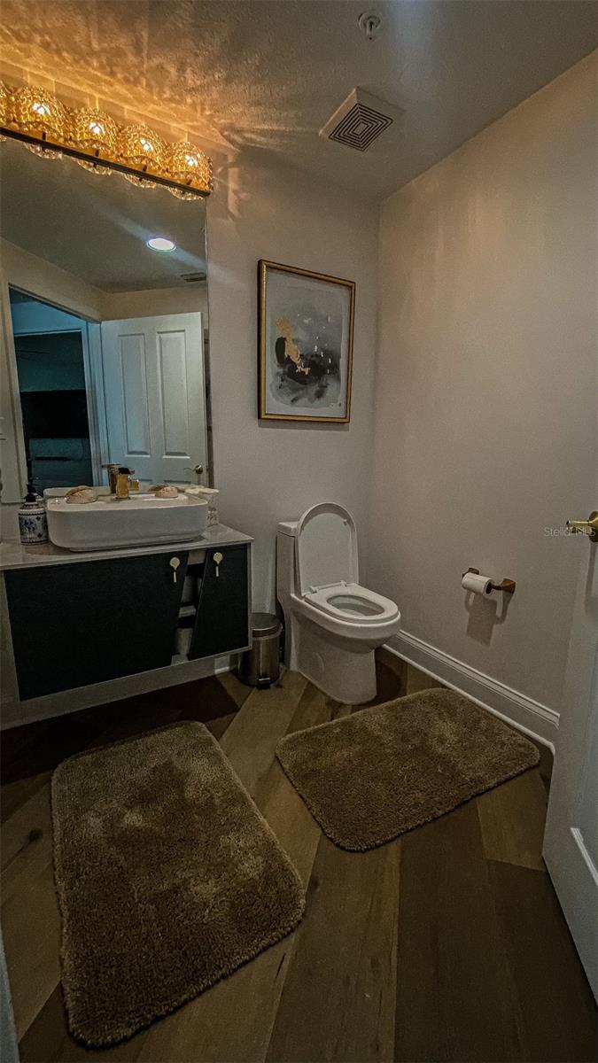 SPACIOUS BATHROOM