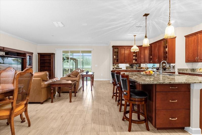 Open floor plan between the kitchen, Dining Room & Family Room