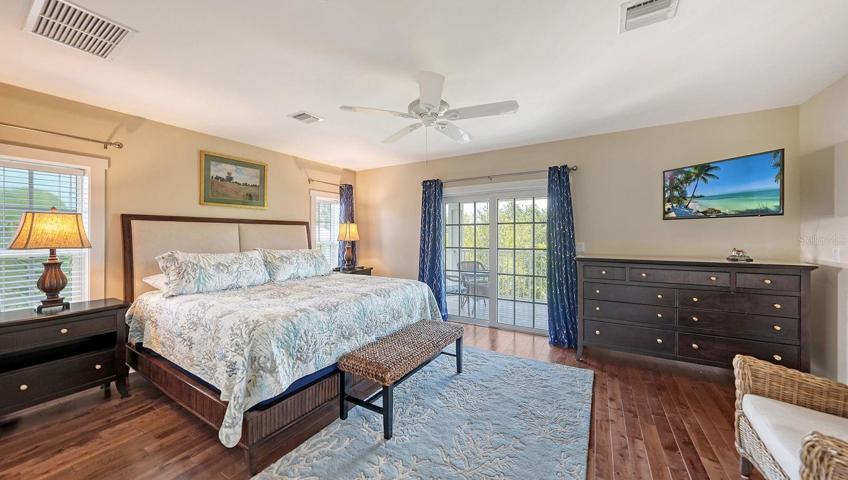 Upper owner suite