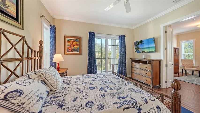 Lower owner suite