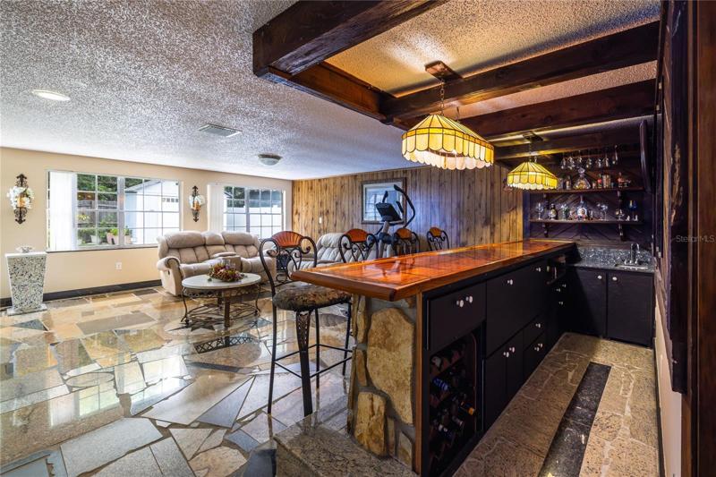 Family room wet bar, entertainment room