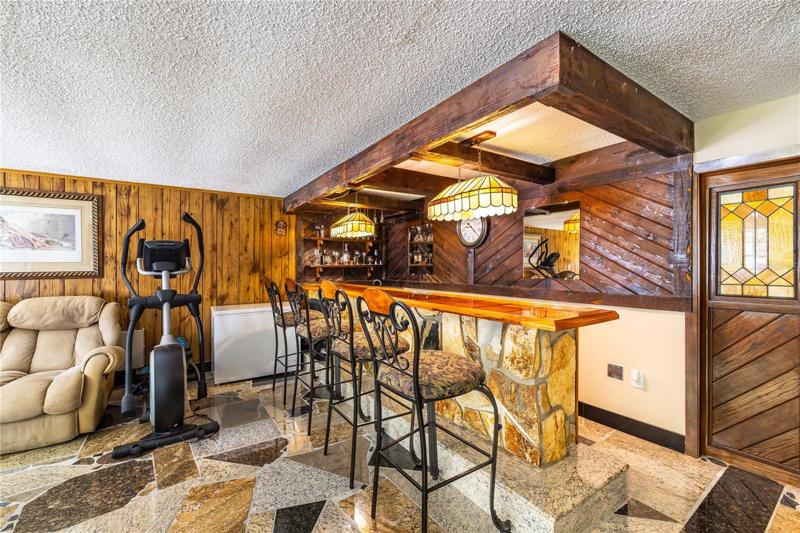 Wet bar