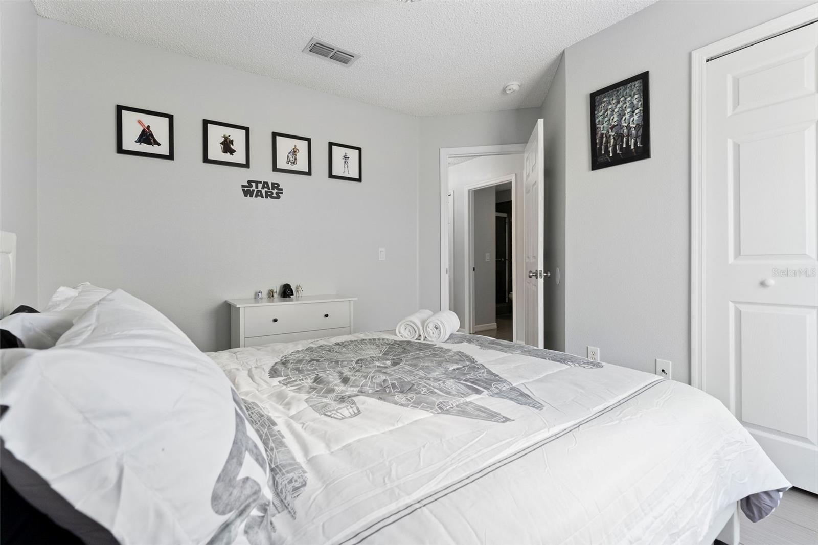 BEDROOM 3 STAR WARS THEME
